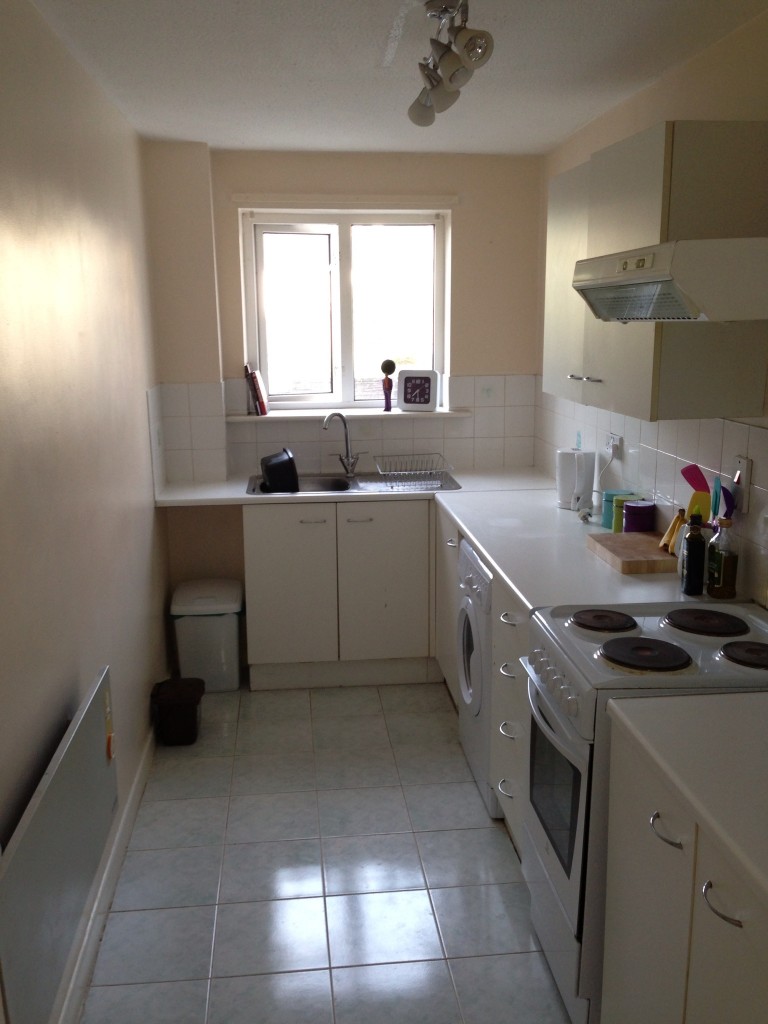 TO LET 2 Bedroom Flat in Torquay (Rent Includes Water Rates) The Online Letting Agents Ltd