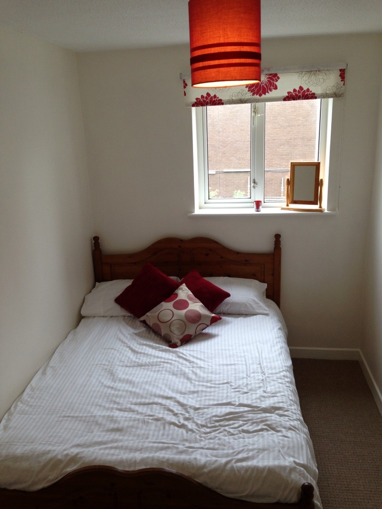 TO LET 2 Bedroom Flat in Torquay (Rent Includes Water Rates) The