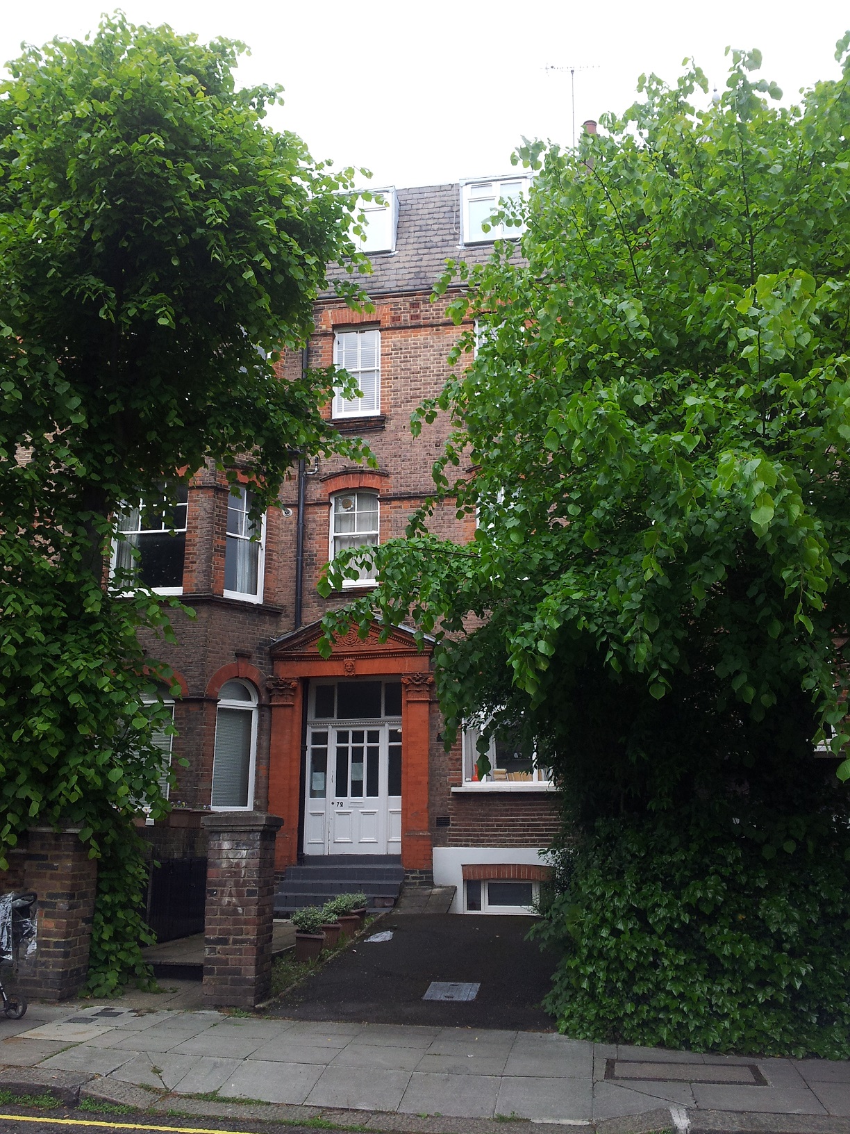 Spacious OneBed Flat in NW6 with Lots of Charm and Garden The Online