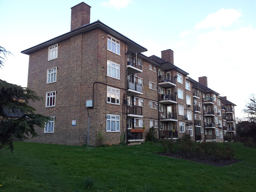 2 Bedroom Flat with Study to Rent, Herne Hill, SE24 The Online