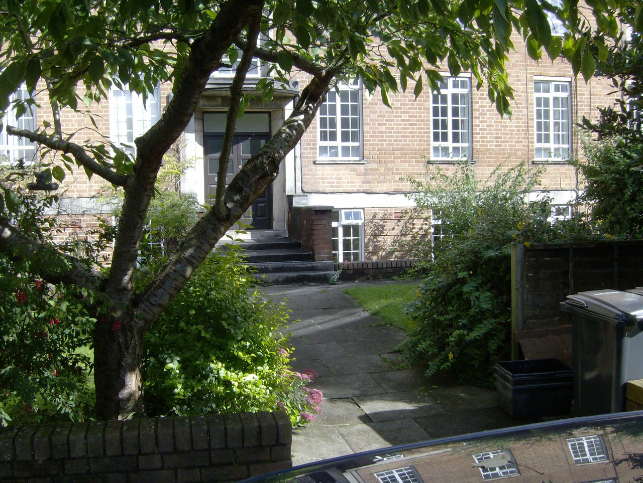 Spacious 2 Bedroom Garden Flat The Online Letting Agents Ltd