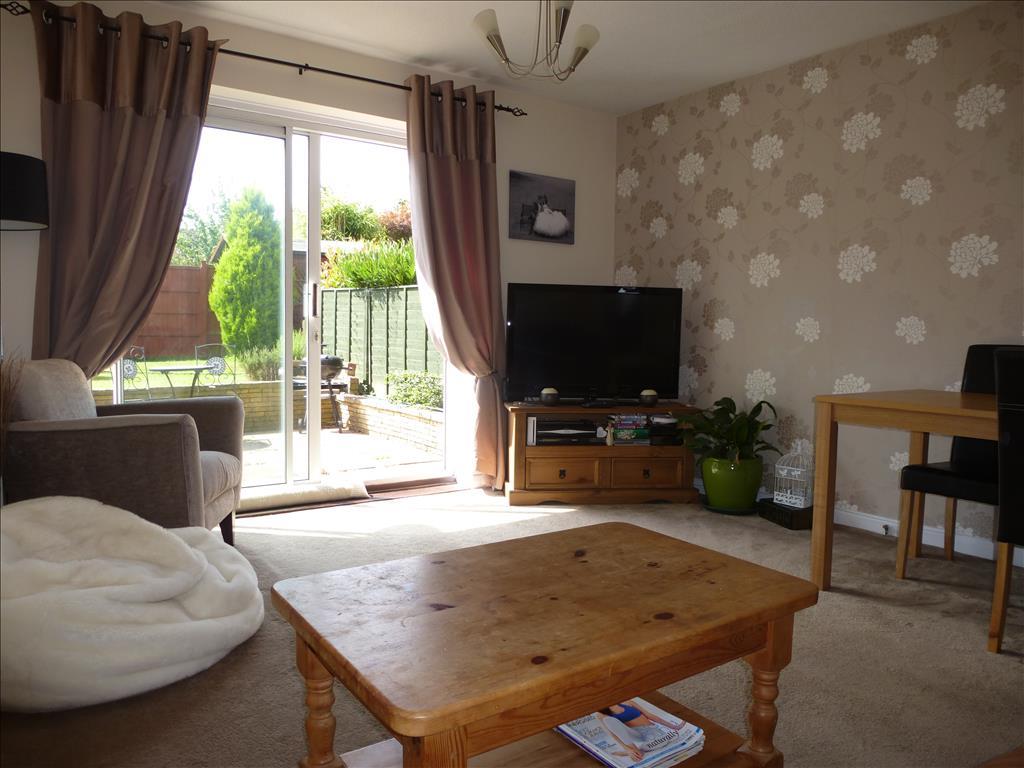 executive 2 bed home with garage, great location in yeovil