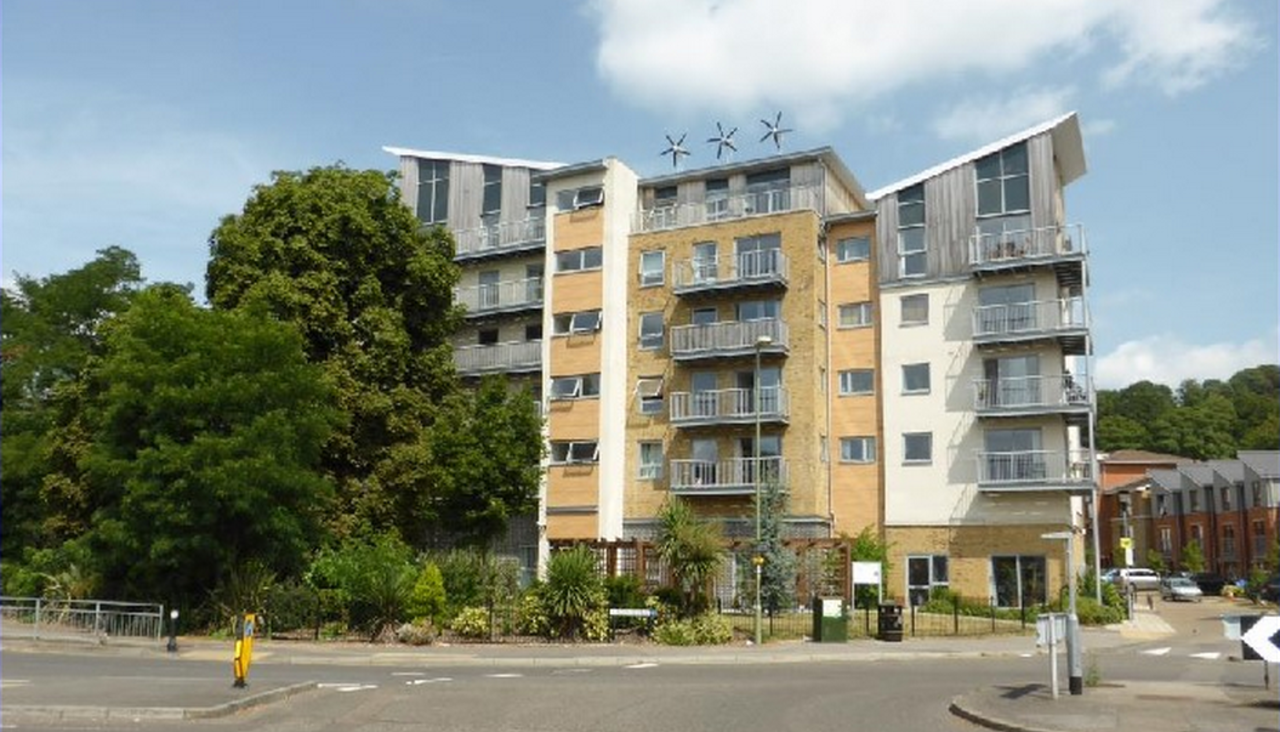 One Bedroom Apartment Situated in the EverPopular Coombe Way Development in Farnborough The