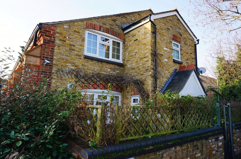 Immaculate 2 Bedroom Cottage in Wimbledon The Online Letting Agents Ltd