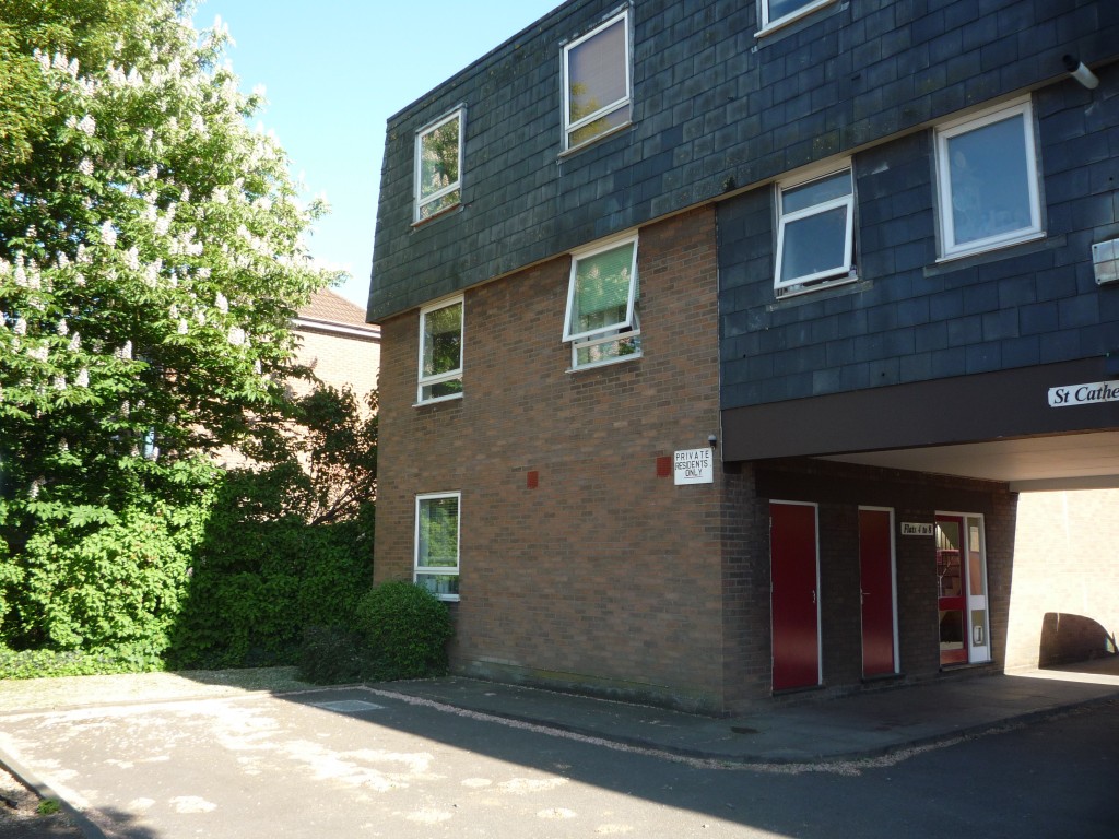 Spacious, Good Value 2 Bed Flat in Windsor The Online Letting Agents Ltd