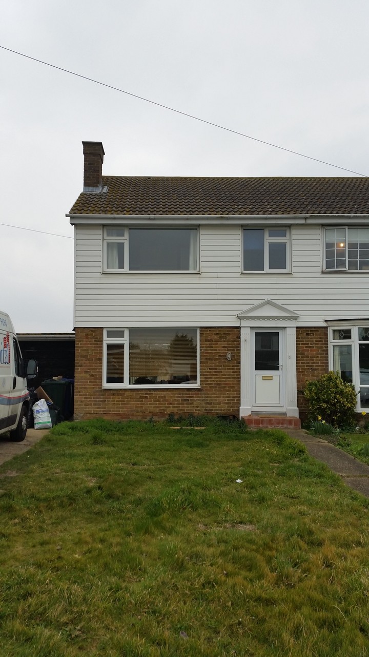 Lovely 3 Bed House to Let in Seaside Location of Warden Bay! The