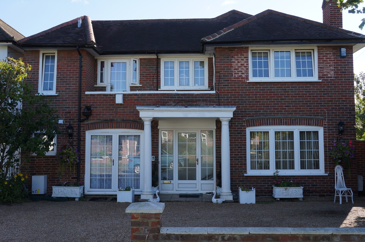 Fantastic Newly Refurbished 2 Double Bedroom Flat in Double fronted