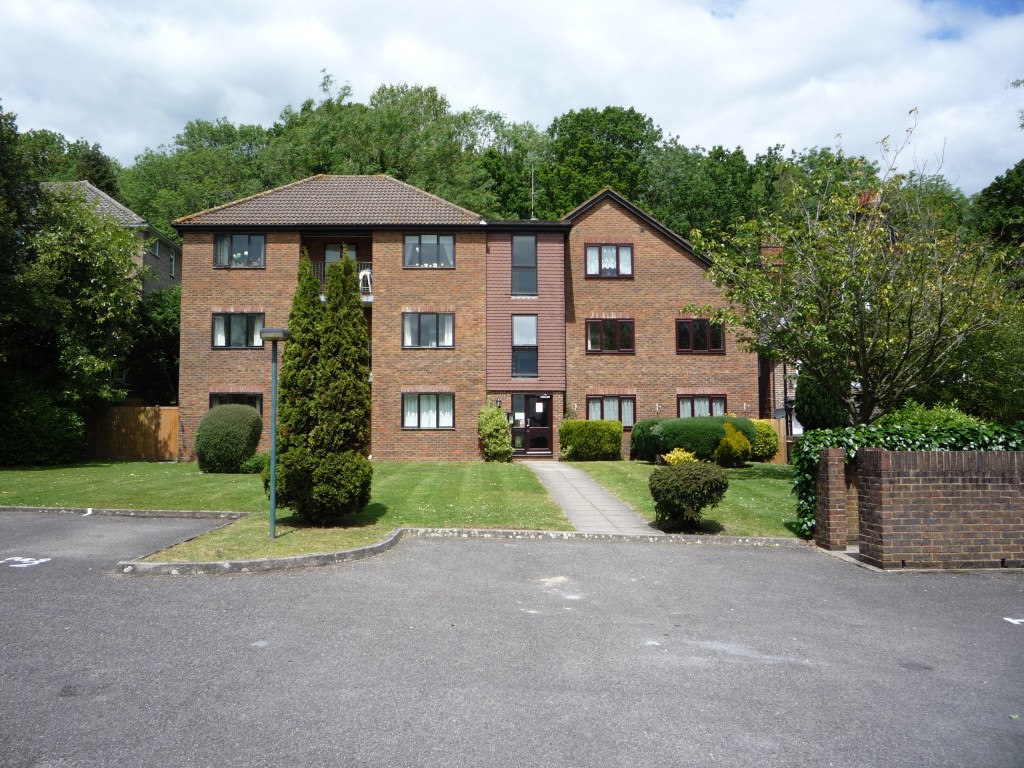 One Bedroom Second Floor Unfurnished Apartment in Redhill The Online