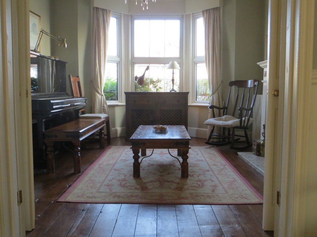 Classic Victorian Villa over Three Levels to Rent in Chertsey The