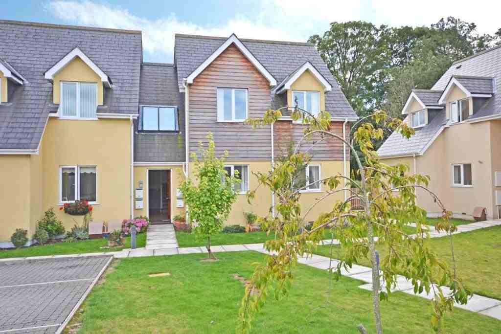 Two Bedroom1st Floor Apartment Located in Gated Small Development in