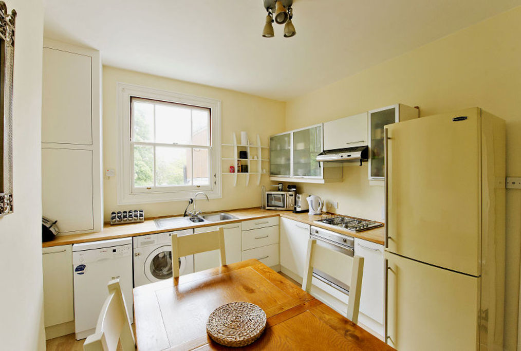 Spacious Upper with Two Double Bedrooms and Roof Terrace W12 The Online Letting