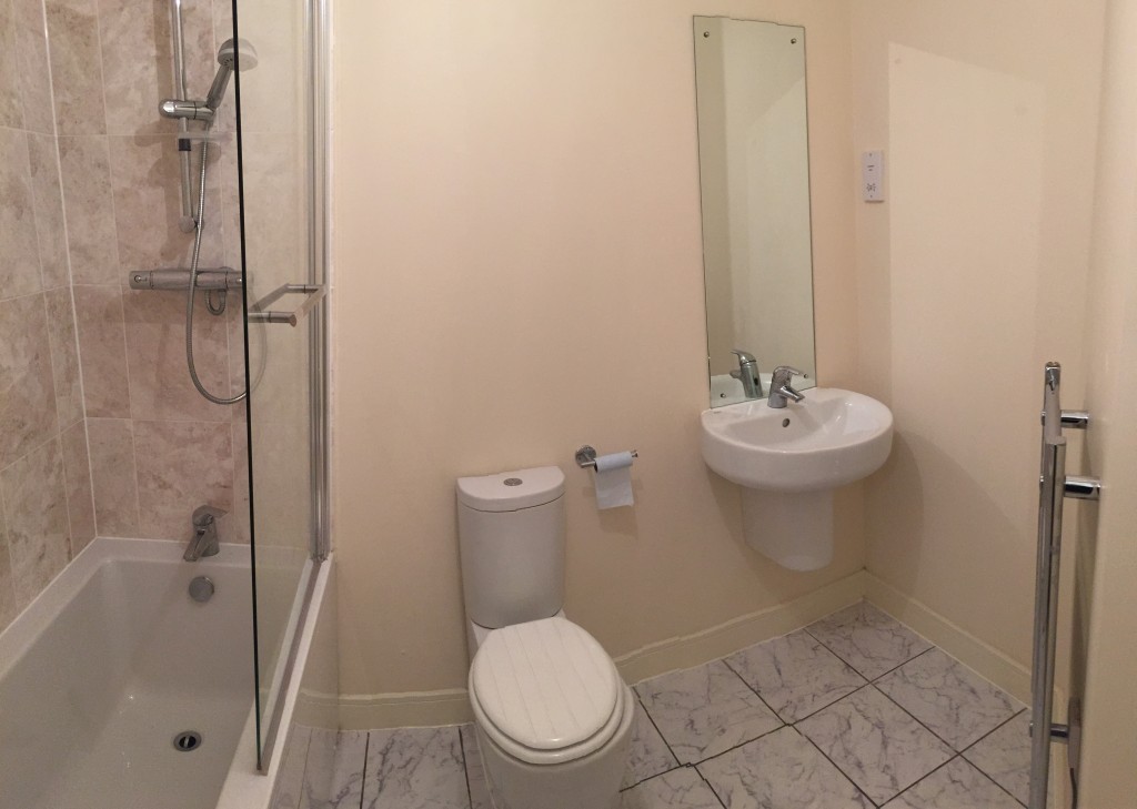 2 Bedroom Apartment to Rent in Farnborough The Online Letting Agents Ltd