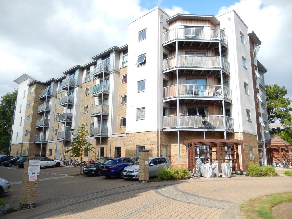 Top Floor 2 Bedroom Apartment To Let in Central Farnborough The Online Letting Agents Ltd