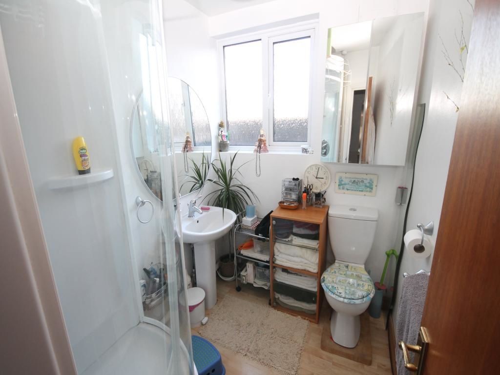 2 Bedroom Flat Very Near Romford Station with Roof Terrace The Online