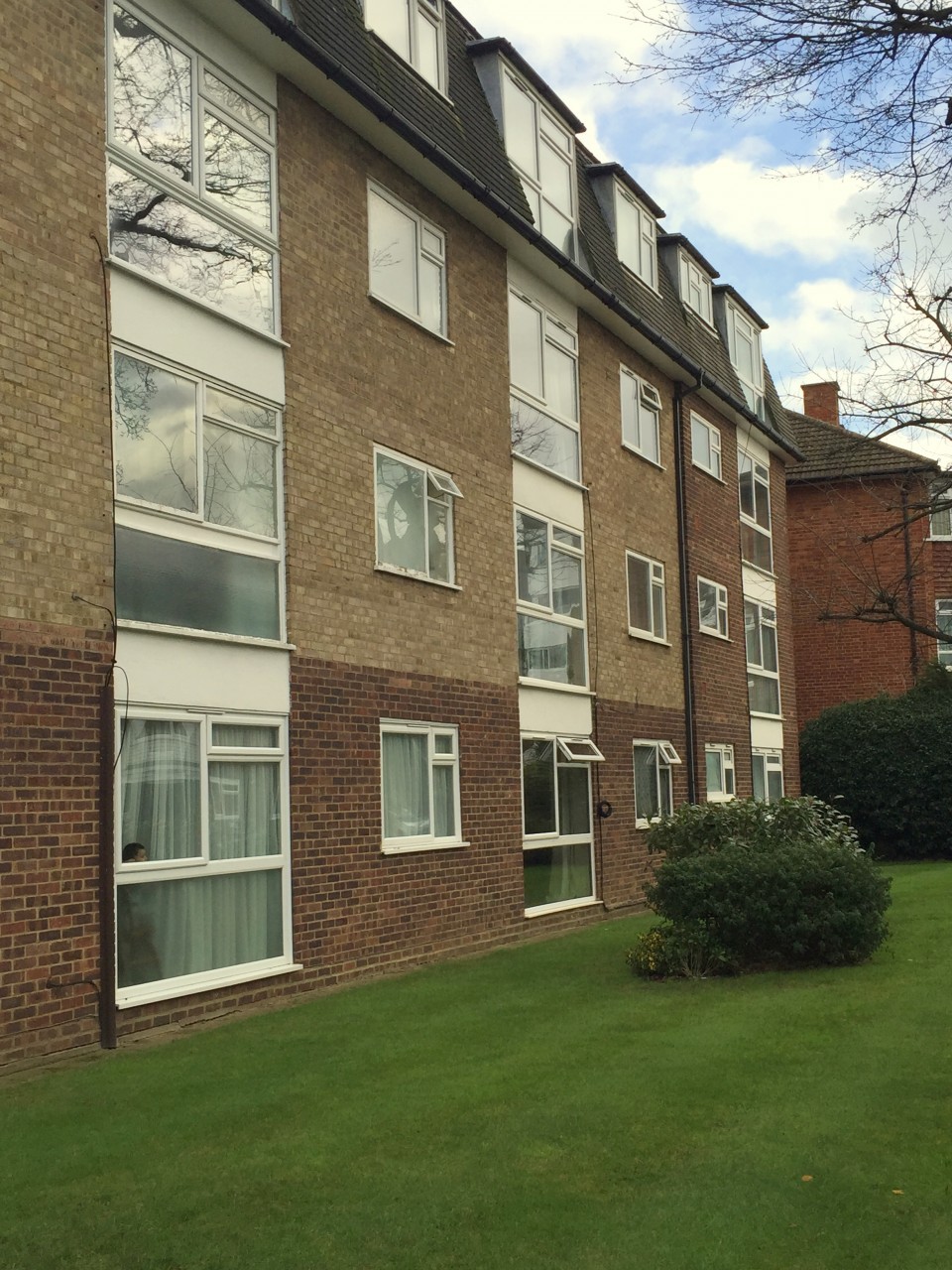 Newly Refurbished 1 Bedroom Flat within 5 Mins of Surbiton Station