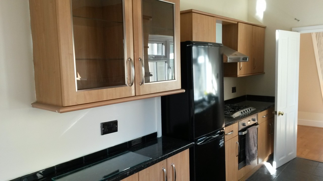 Lovely Two Bed Terraced House To Let by Victoria Park The Online