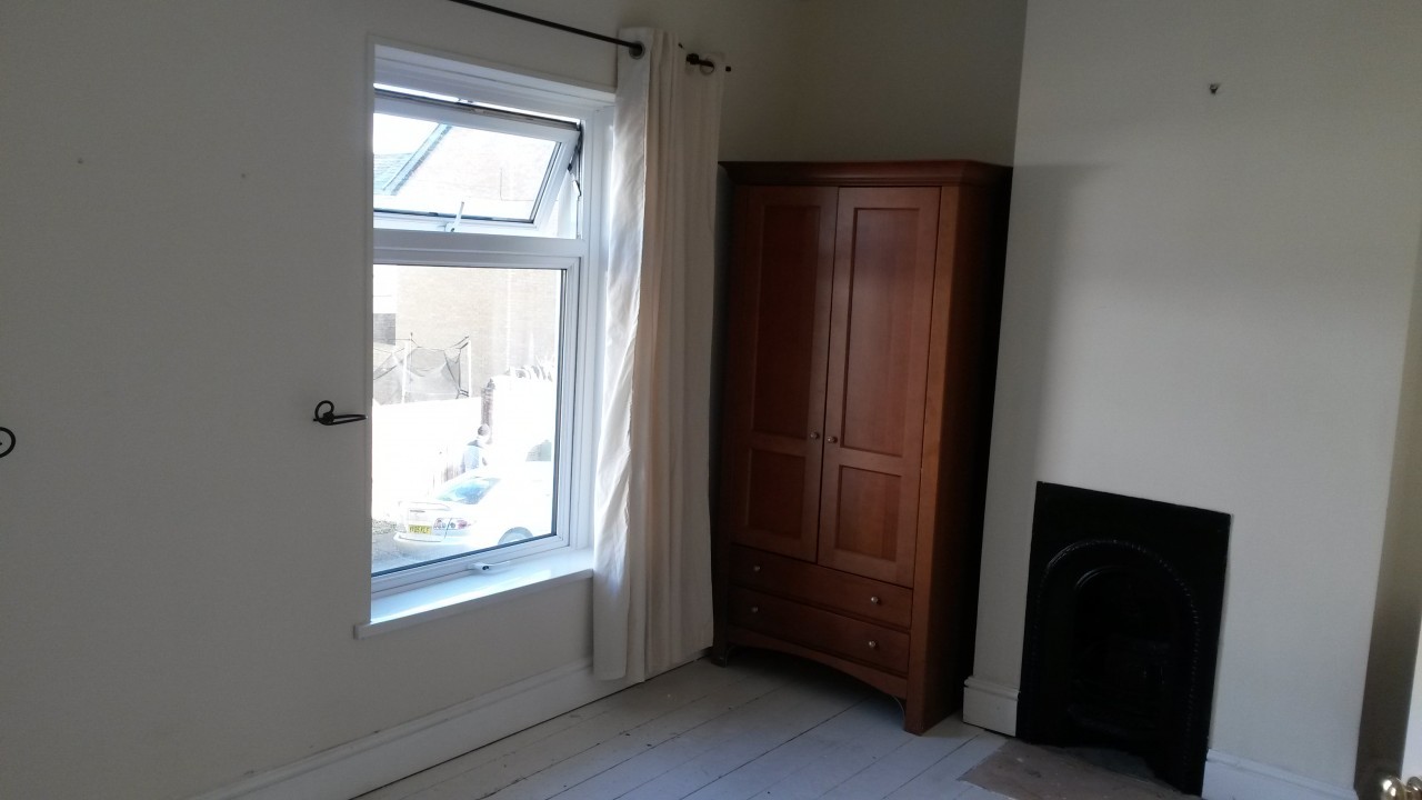 Lovely Two Bed Terraced House To Let by Victoria Park The Online