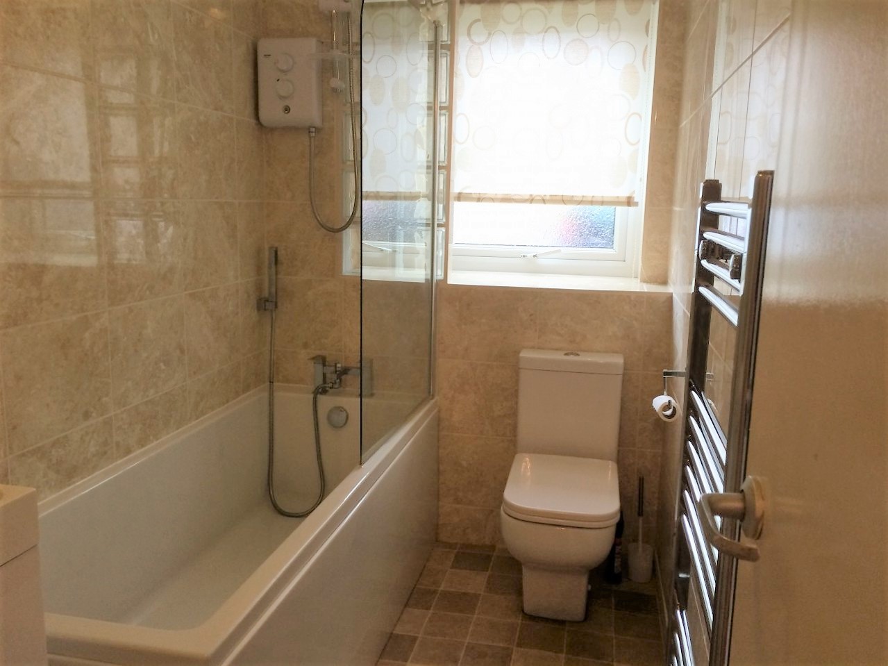 Bright Airy One Bedroom Ground Floor Flat To Let in Worcester Park