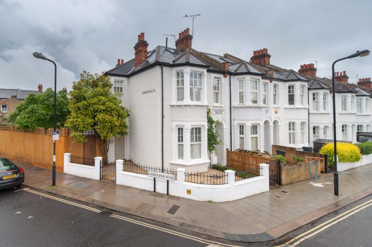 Modernised 3 Bedroom Garden in Balham, SW12 The Online