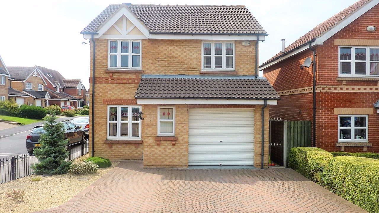 IMMACULATE 3 Bed DETACHED HOUSE To Let on WOODLAITHES VILLAGE The