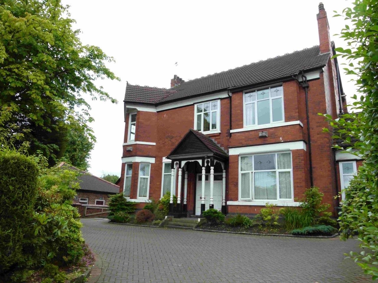 1/2 Bed Large Flat to Let in Swinton, Manchester The Online Letting