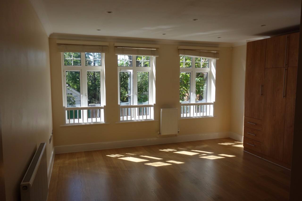 Studio Apartment, Purpose Built in Elegant Residential Block in Kingston Upon Thames The
