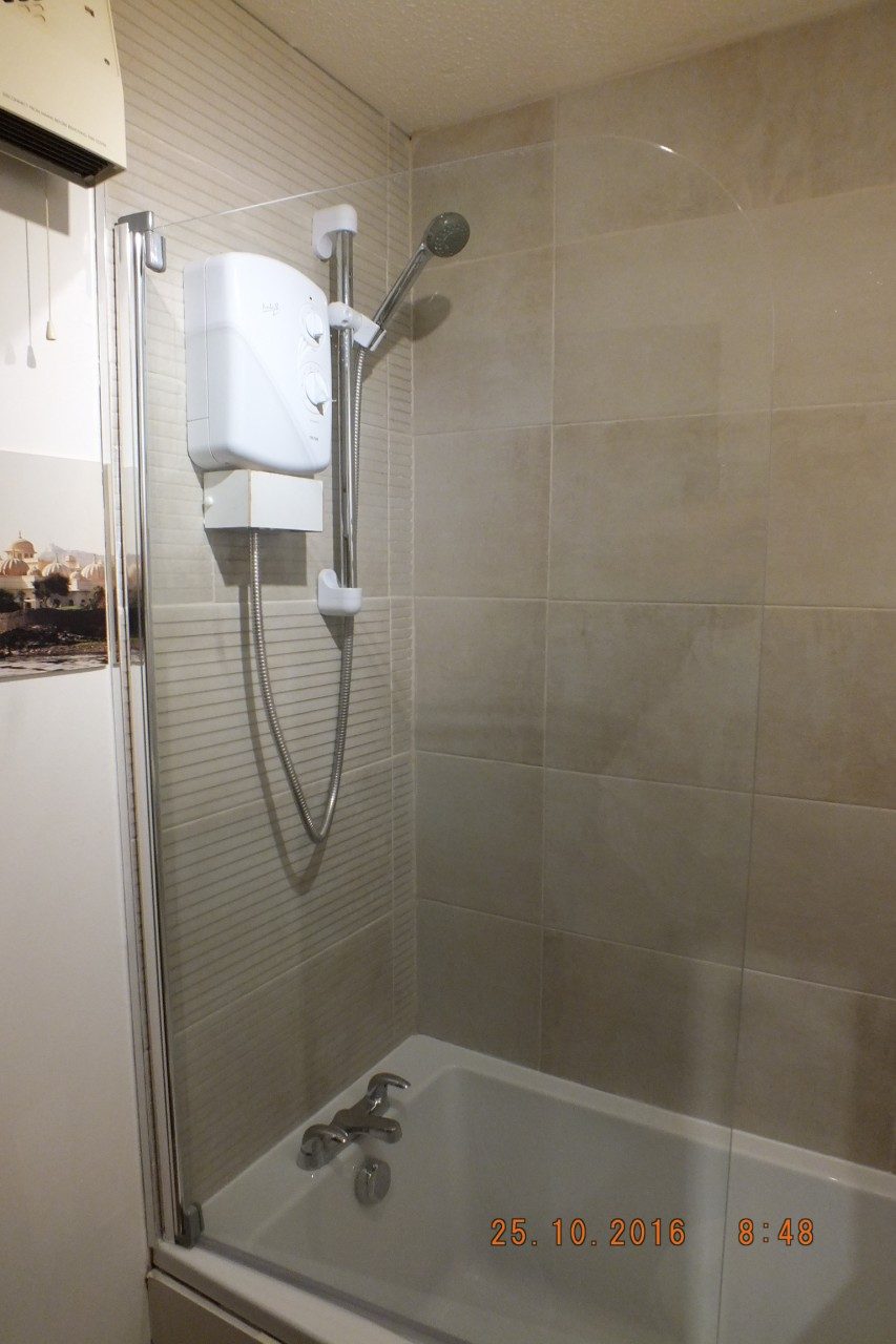 Brilliant Large Studio Flat to Rent in Feltham with Separate Kitchen