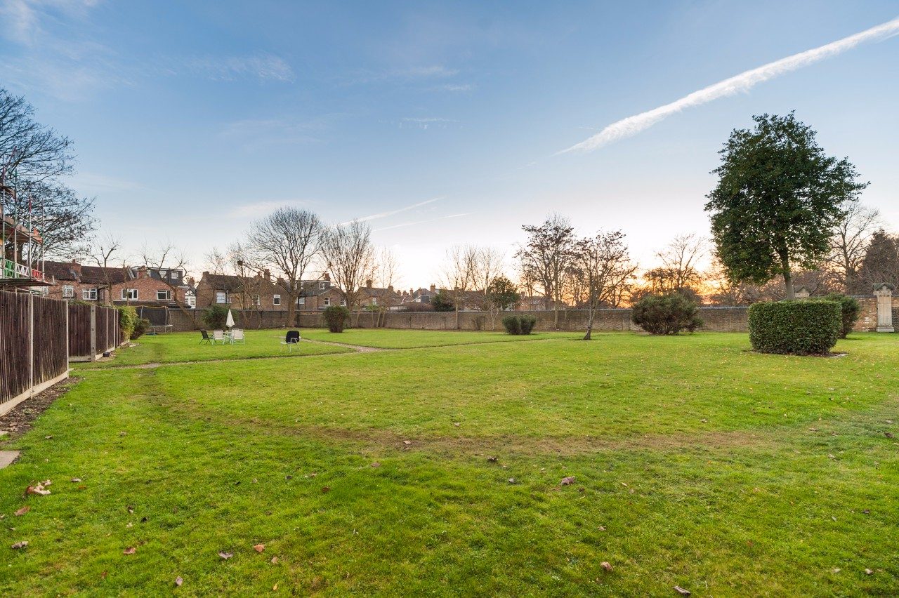 A Spacious Two Bed Semi Detached House with Parking to Rent in Hanwell
