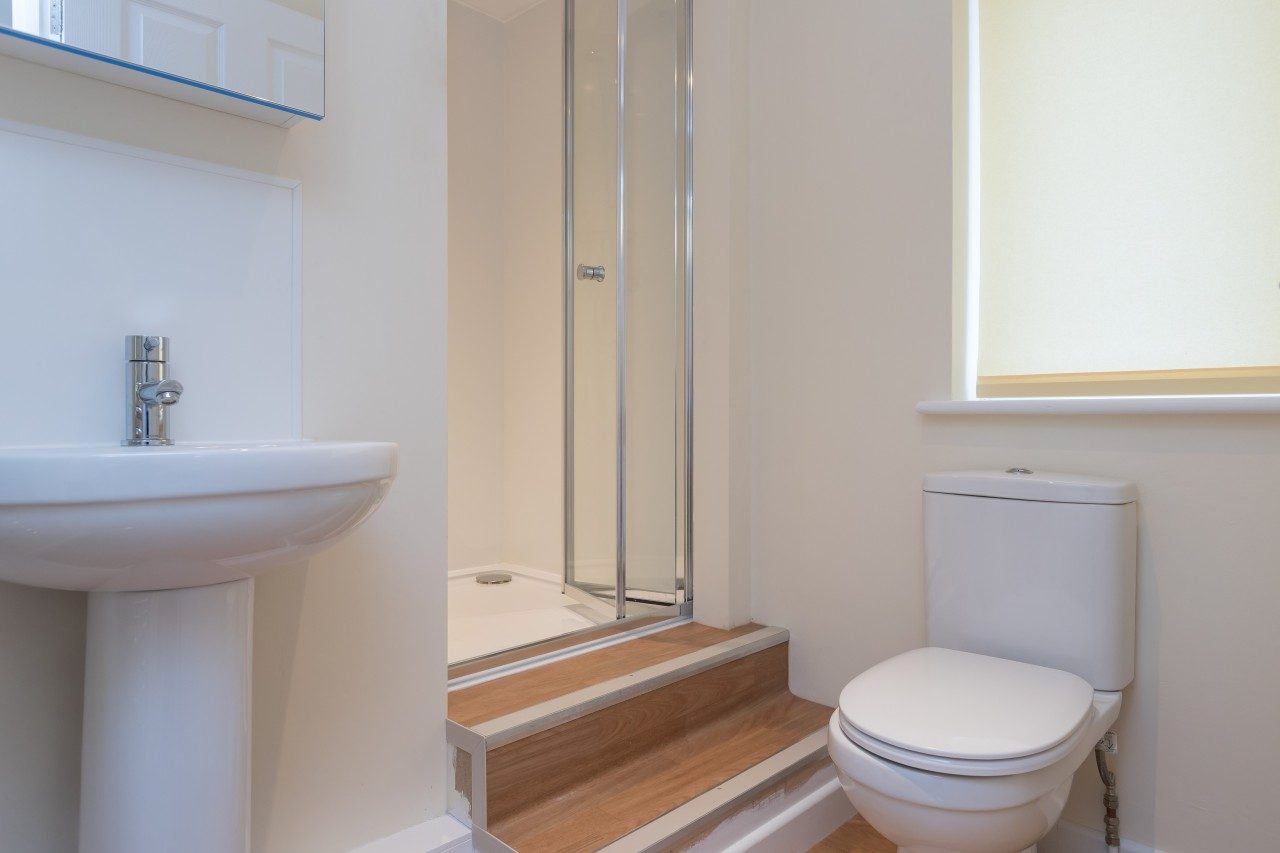 Ensuite Double Room in Beautiful House in Bicester Council Tax and