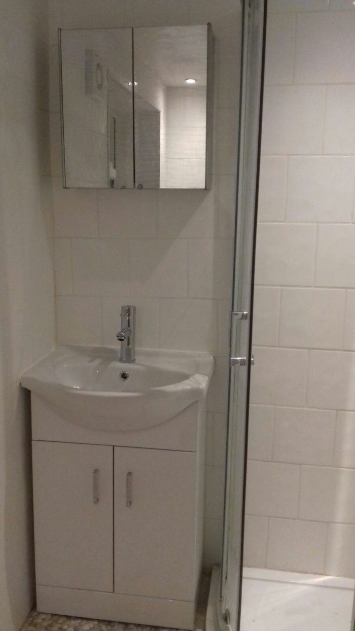 Studio Flat To Let in Mitcham Close to Eastfields Station The