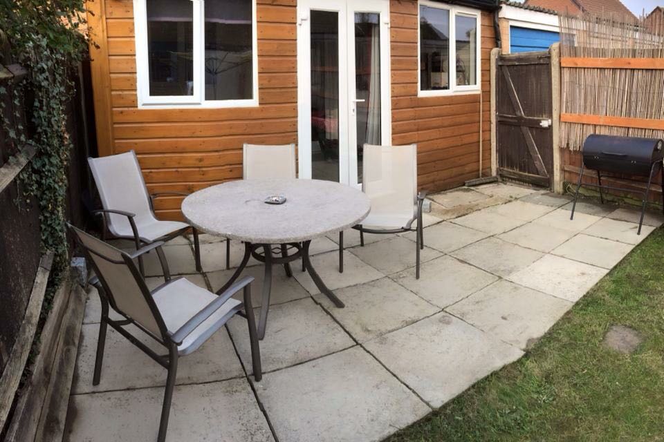 1/2 Bedroom Ground Floor to Rent in West Ewell The Online