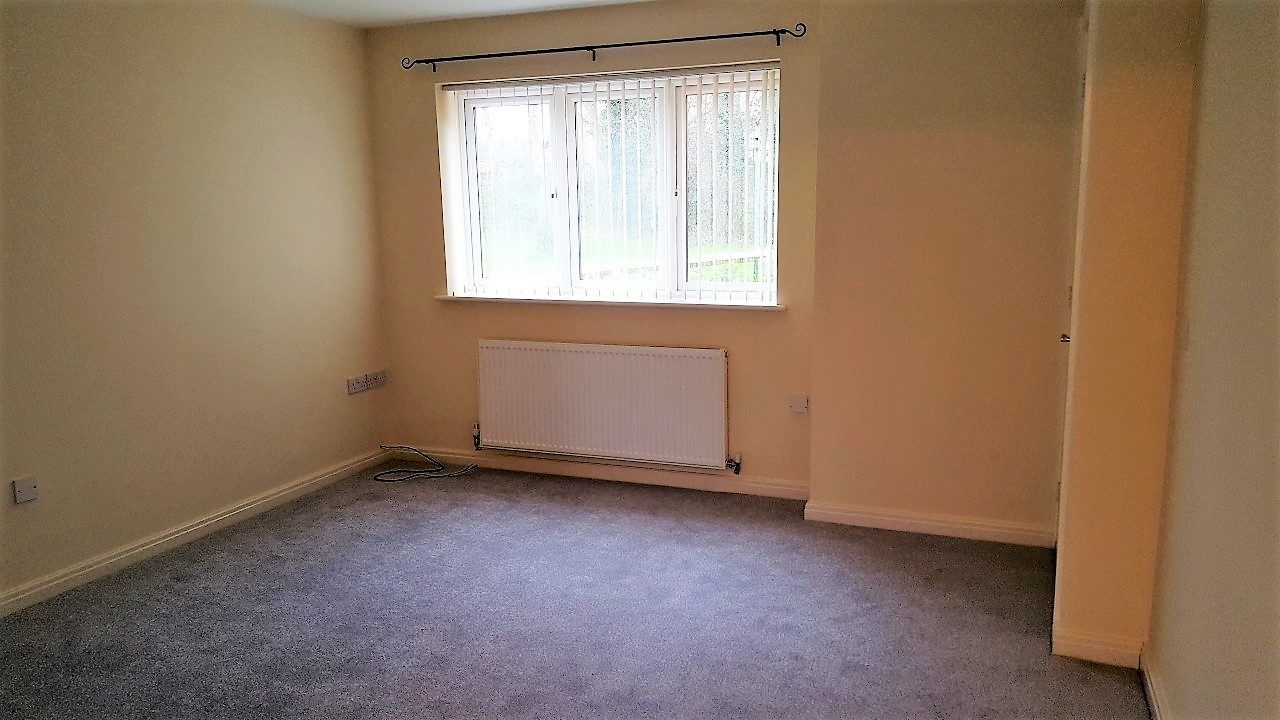 Exceptional Three Bedroom Semi Detatched Property House to Rent in