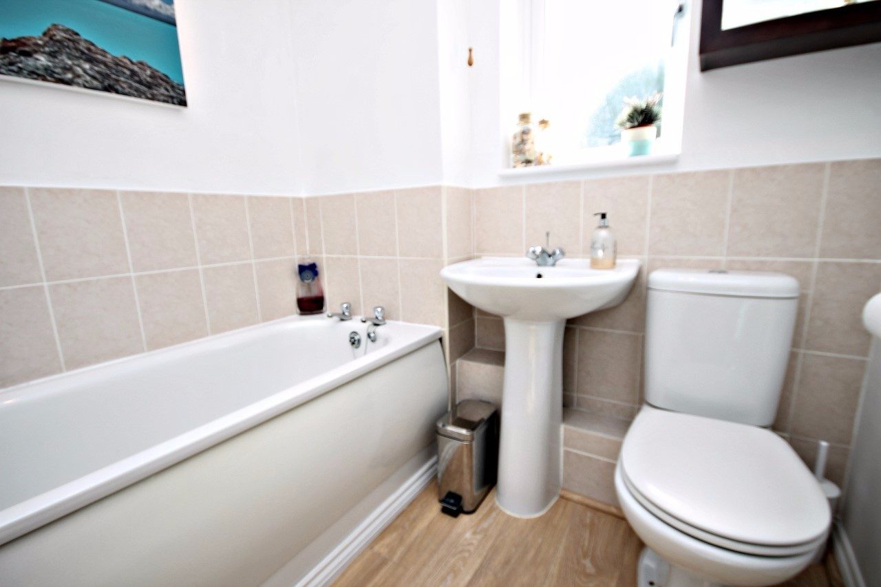 3 Bedroom SemiDetached House for Rent in Shaw, Swindon The Online