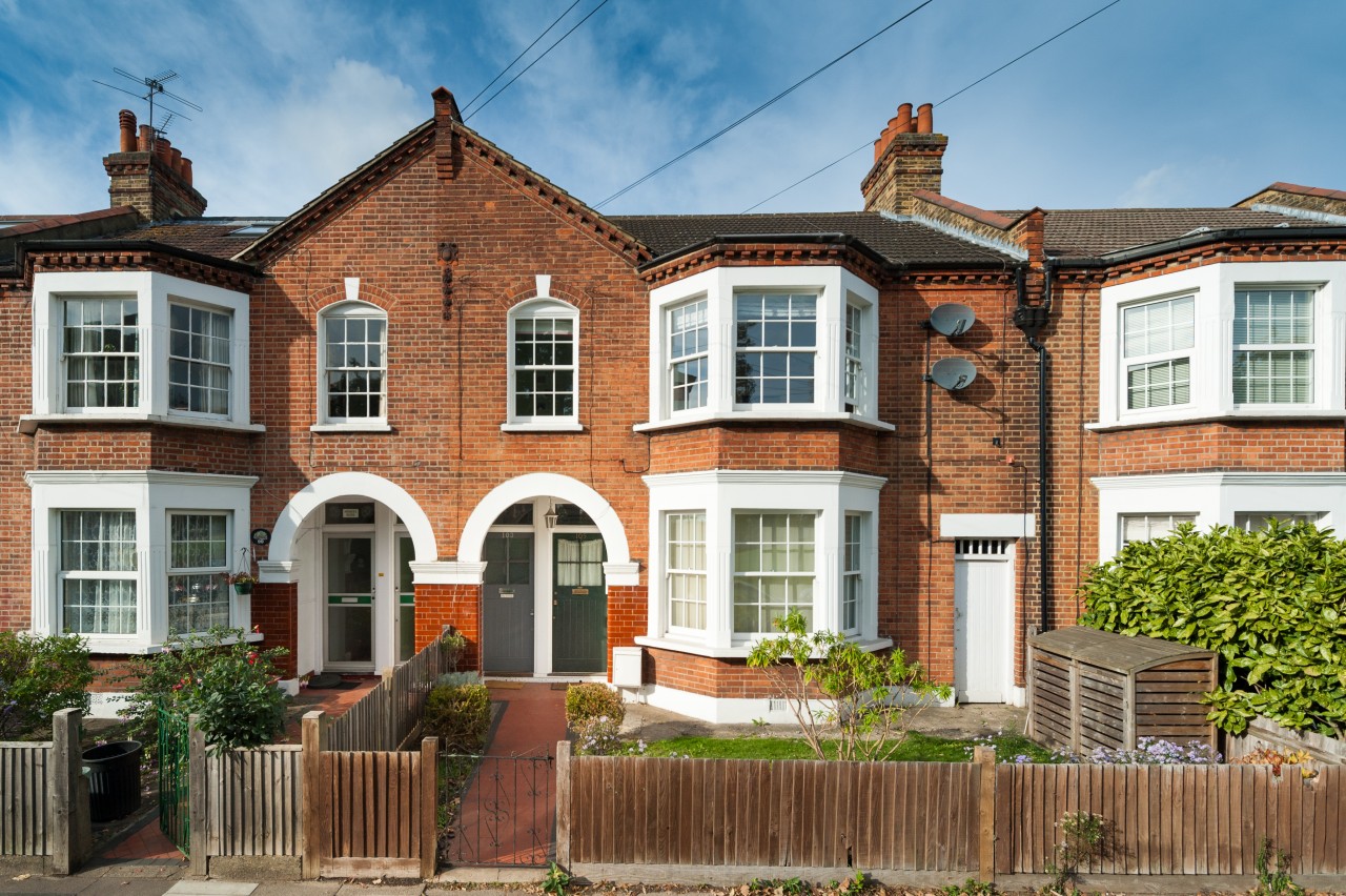 Extremely Spacious 3 Bedroom First Floor Period To Let in Highly Sought After Area