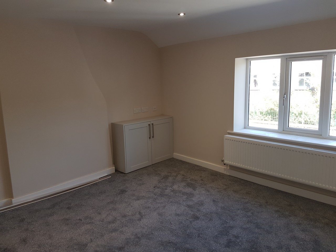 Completely Refurbished First Floor Flat To Let Close to Macclesfield