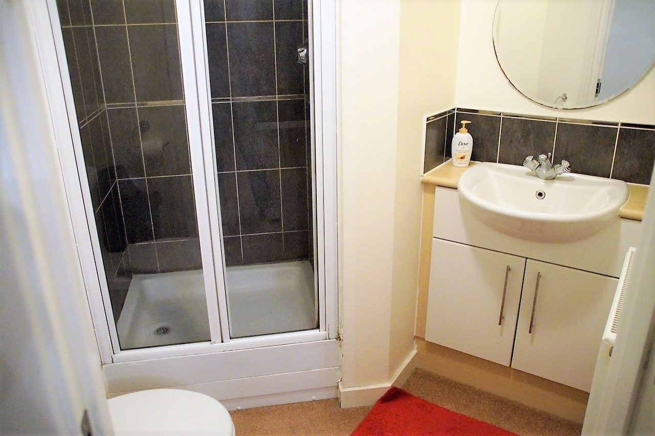 Beautiful 3 Bedroom House for Rent in Copper Quarter, Swansea The
