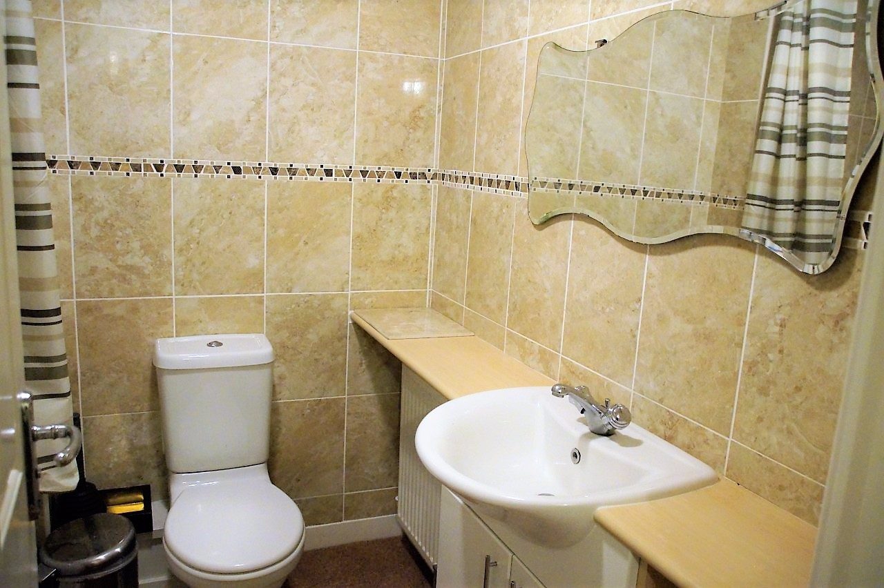 Beautiful 3 Bedroom House for Rent in Copper Quarter, Swansea The