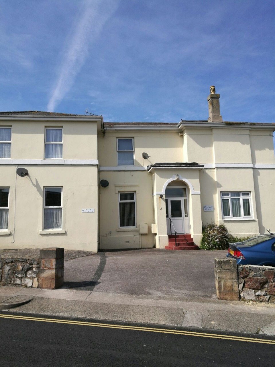 One Bed Flat Recently Renovated, Close to Paignton Town Centre The