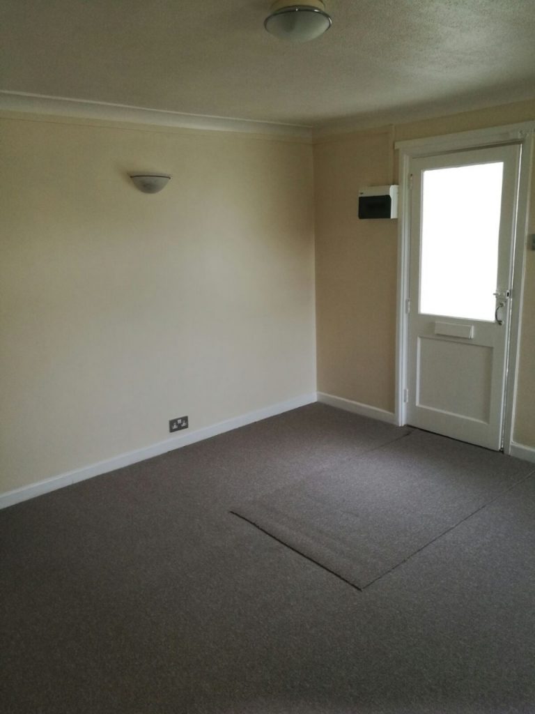 One Bed Flat Recently Renovated, Close to Paignton Town Centre The