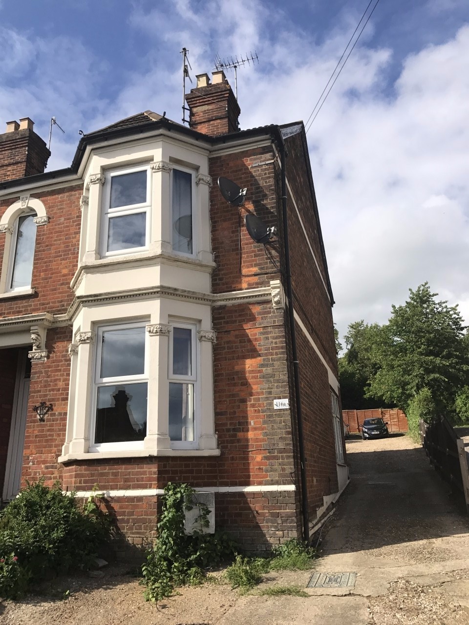 Spacious 2 Bed with a Garden and 2 Parking Spaces to Rent