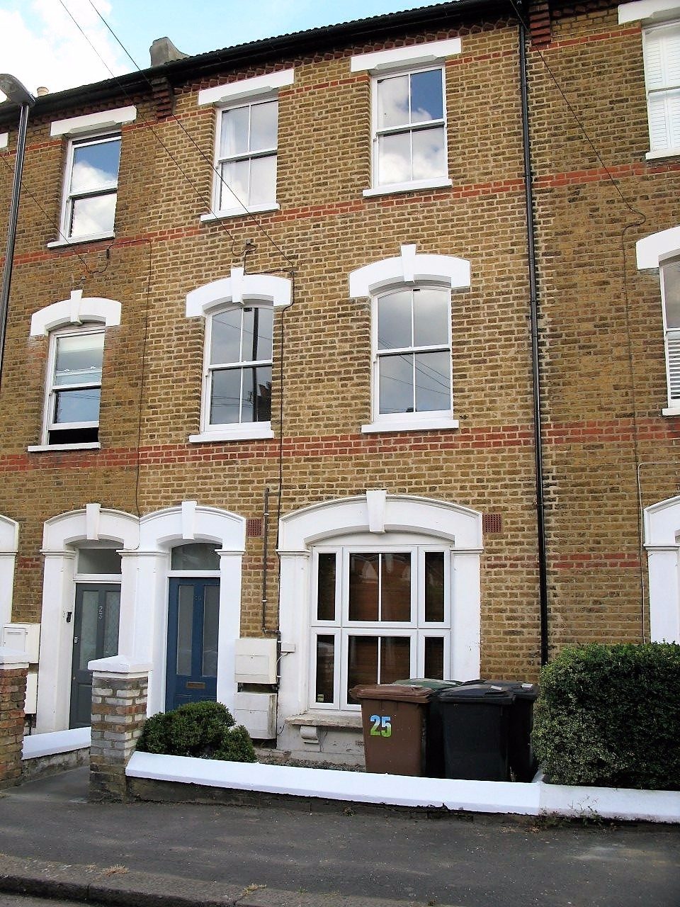 Victorian Ground Floor Flat with Garden To Let in Honor Oak The