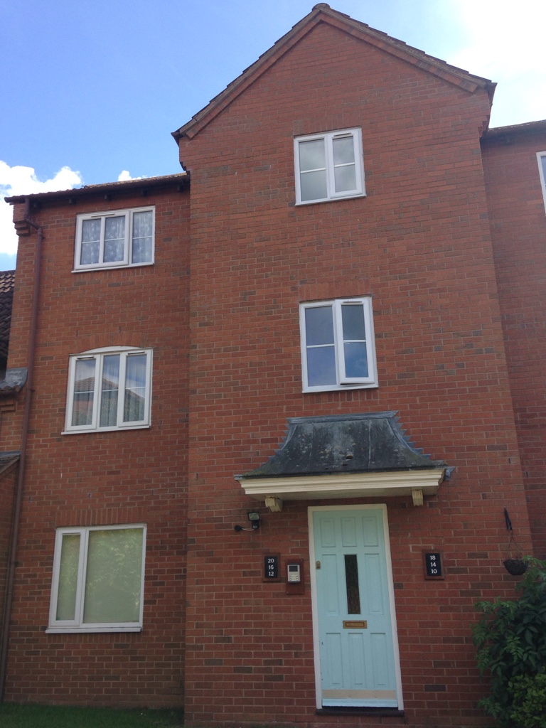 Purpose Built Clean One Bedroom Apartment to Rent in Cheltenham The