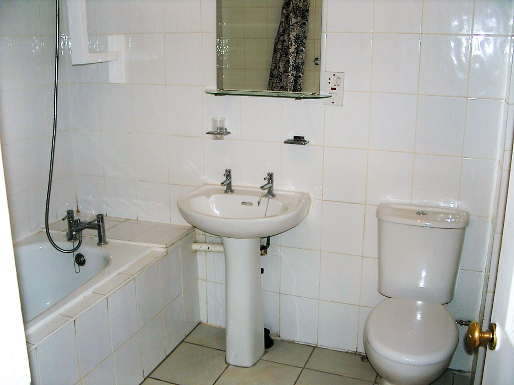 Lovely 2 Bedroom House To Rent in Ilford, East London The Online