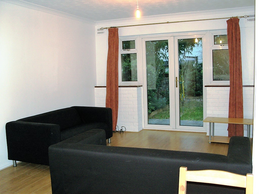 Lovely 2 Bedroom House To Rent in Ilford, East London The Online