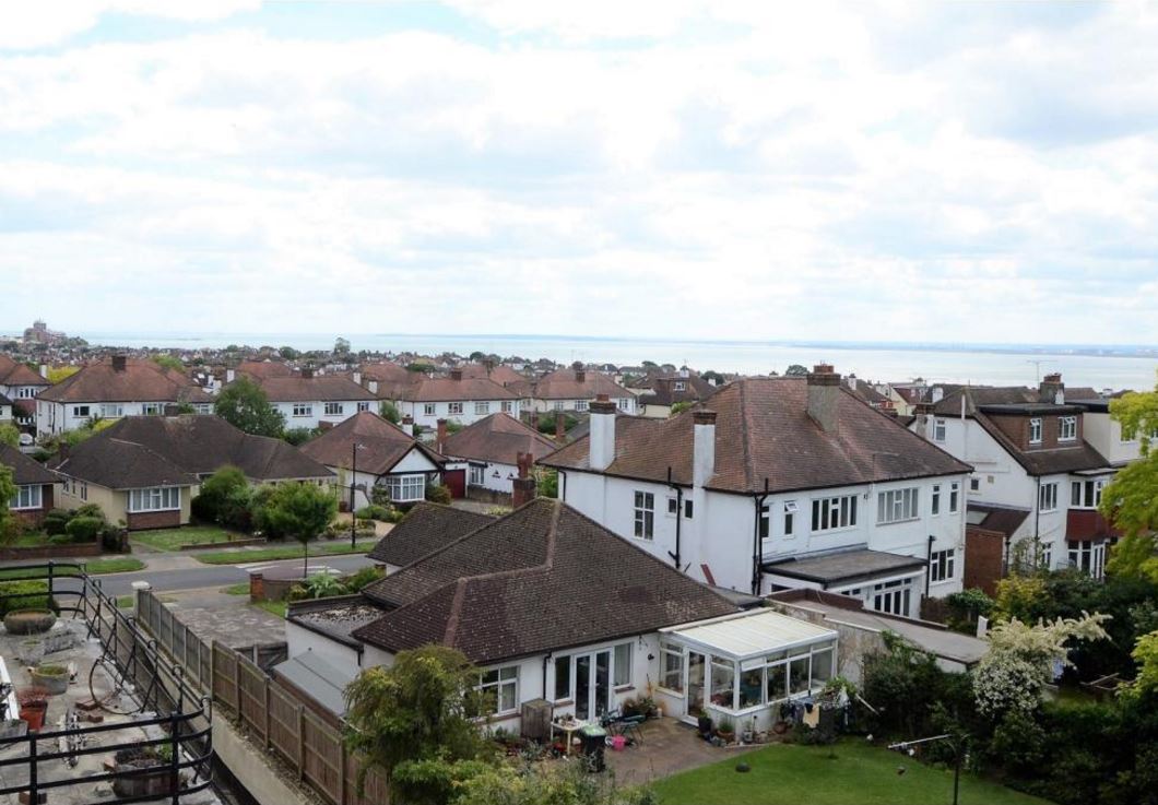 Newly Refurbished 2 Bedroom Ground Floor Flat To Let in Leigh On Sea