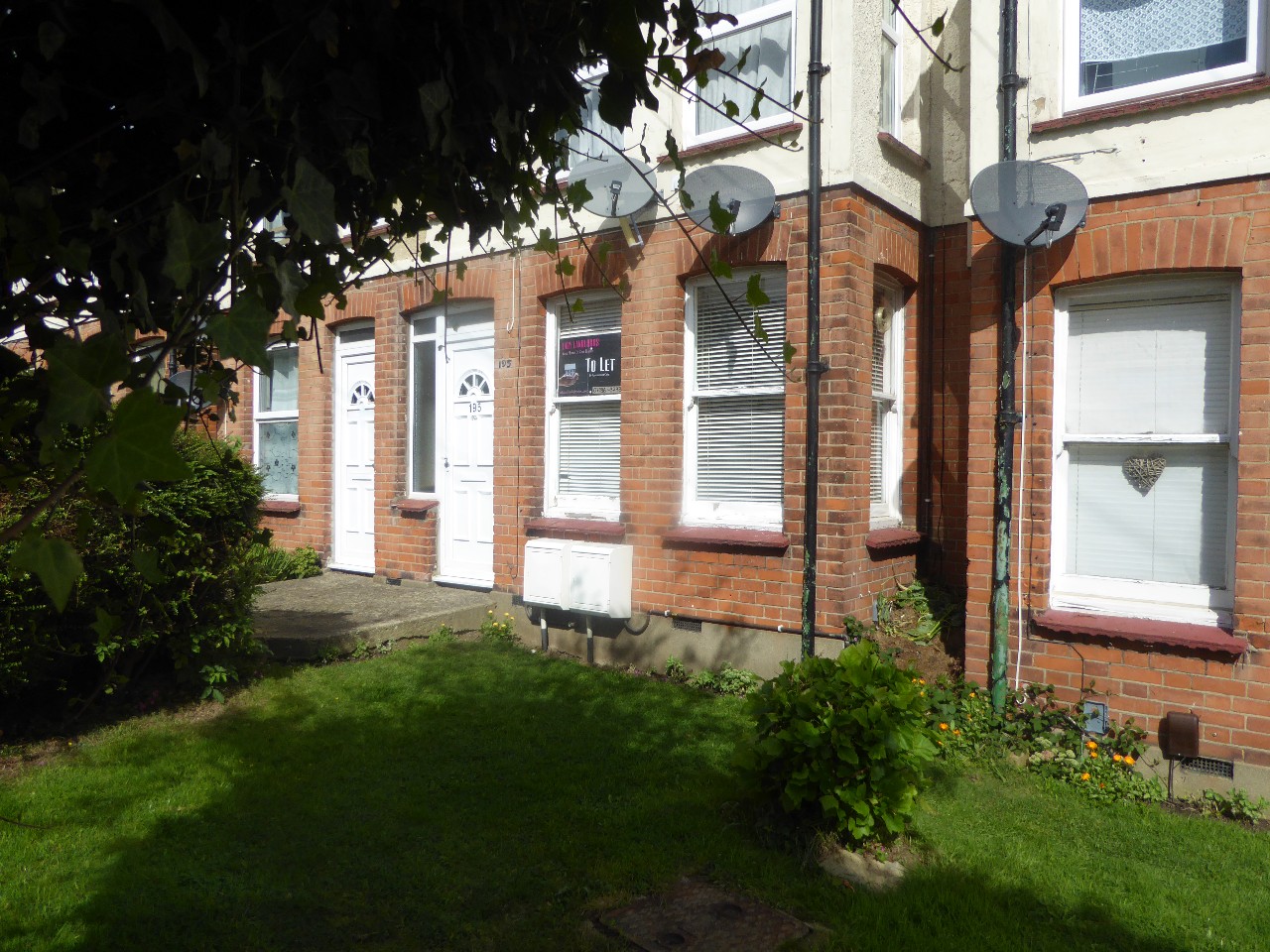 Bright Studio Flat to Let in Westcliff on Sea Located Close to Southend