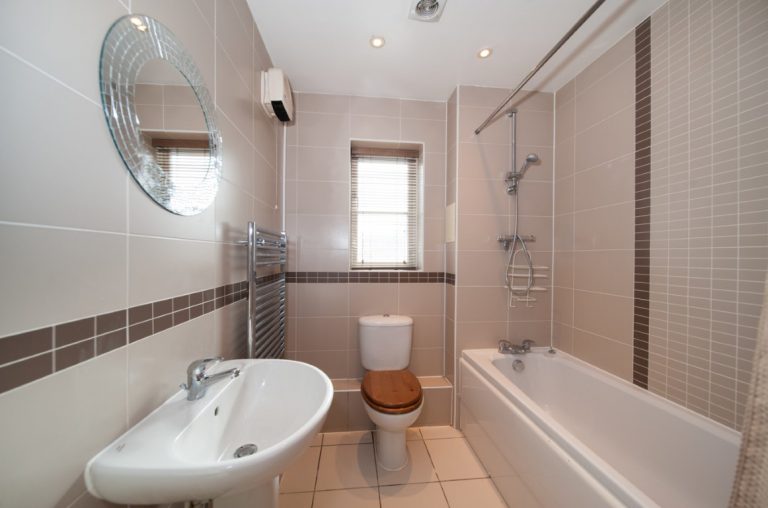 Beautiful Two Bedroom Apartment with Ensuite Shower Room and Separate