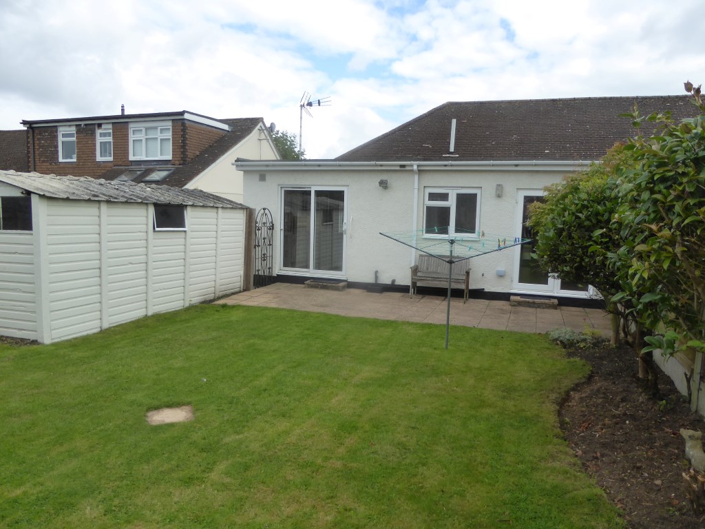 Beautiful Bungalow To Let in Quiet Residential Area with West Facing