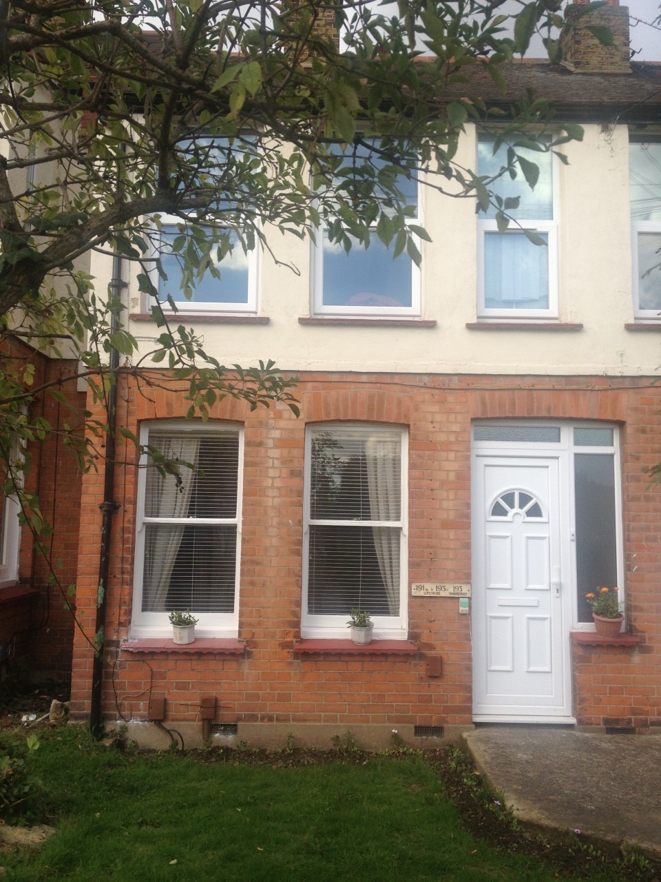 Bright & Spacious Ground Floor Studio Flat Near Southend Hospital with