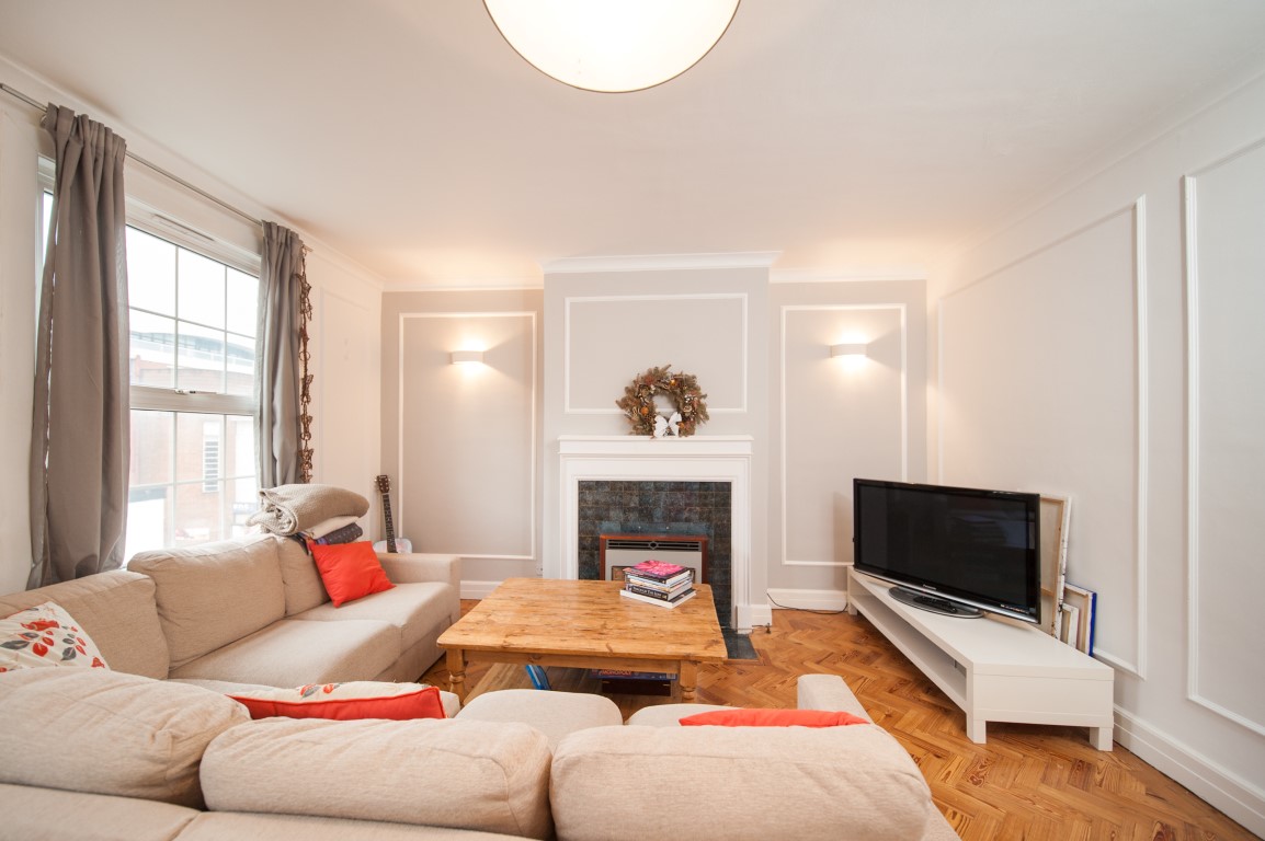 Spacious Three Bedroom 1930 S Mansion Apartment To Let In